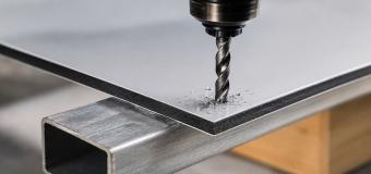 Aluminium composiet platen vastschroeven: schroeven, gatafstanden en ondergronden