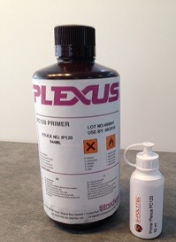 Primer Plexus PC120™ in de praktische doseerfles voor voorbehandeling en reiniging voor het verlijmen van metalen oppervlakken