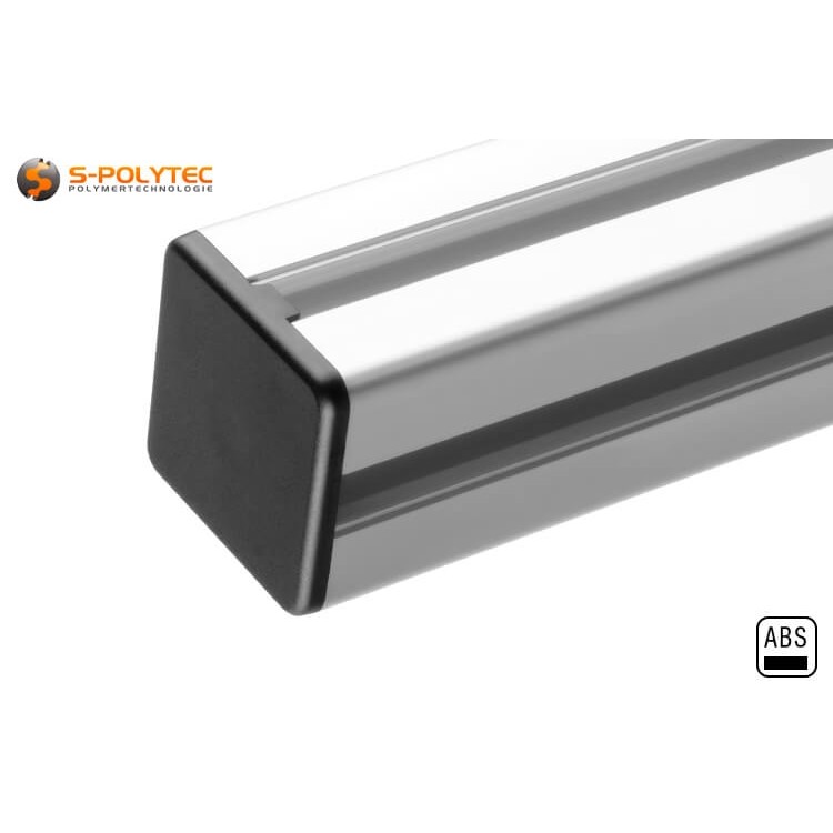 De omsteekdop wordt in het doorvoergat van het constructieprofiel gestoken en ligt gelijk met het profiel