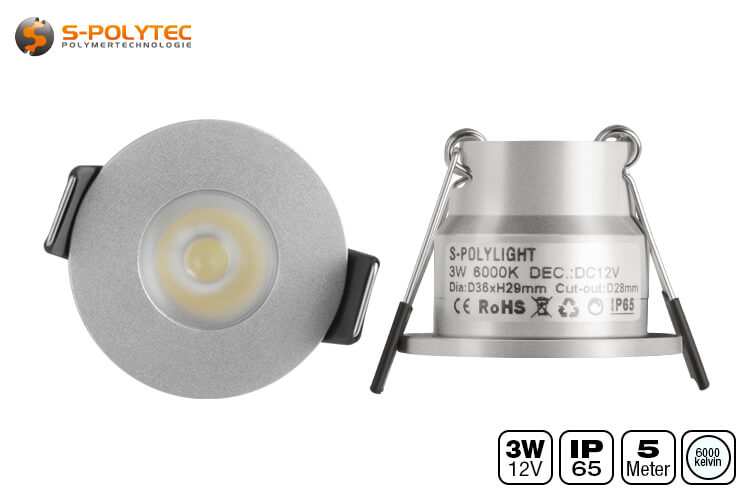 De 5 meter lange aansluitkabel heeft een afgedichte schroefverbinding met de LED-spot