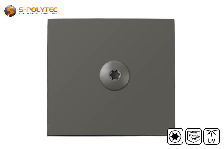 De gevelschroeven in de maat 5,5 x 35mm met een kopdiameter van 12mm, hebben een UV- en weerbestendige koplakafwerking in Steel Grey