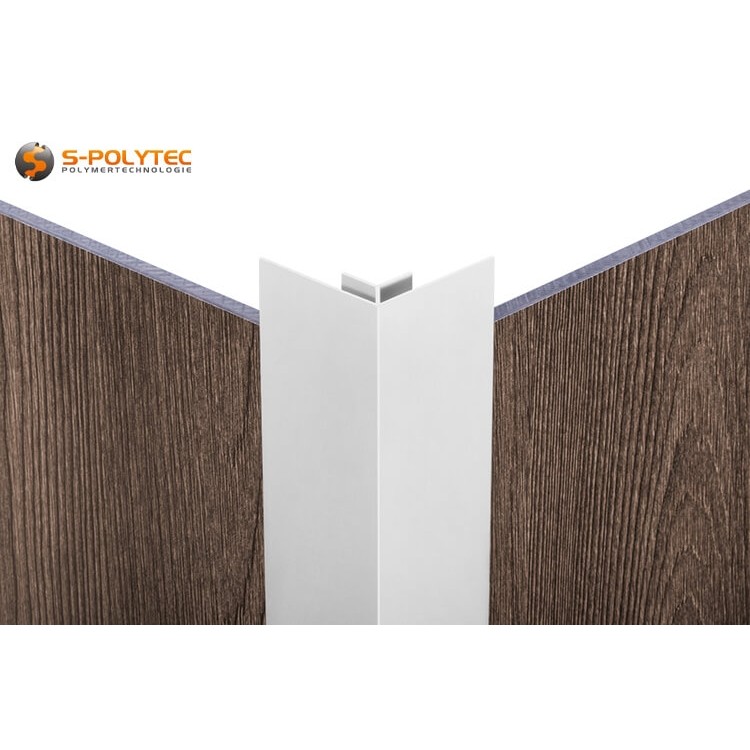 Onze binnenhoekprofielen van geanodiseerd aluminium hebben een uniform zilverkleurig oppervlak en zijn gemaakt van massief aluminium met een profieldikte van 1,1 mm