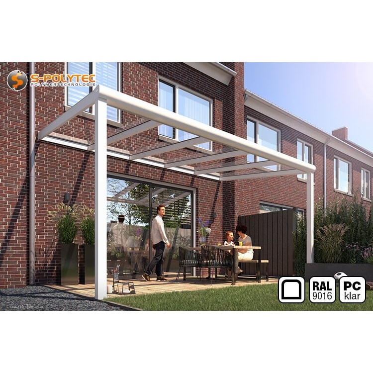 De afgeronde terrasdak op maat gemaakt in wit met 16 mm dubbelwandige plaat van transparant polycarbonaat