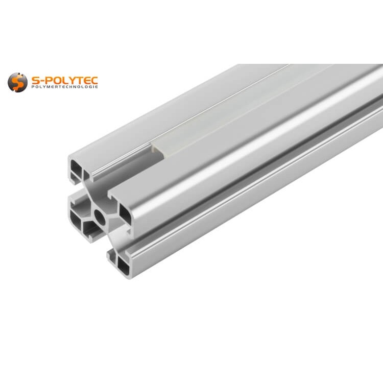 De PVC groefafdekstrips zijn opaal met een lichttransmissie van ca. 50%