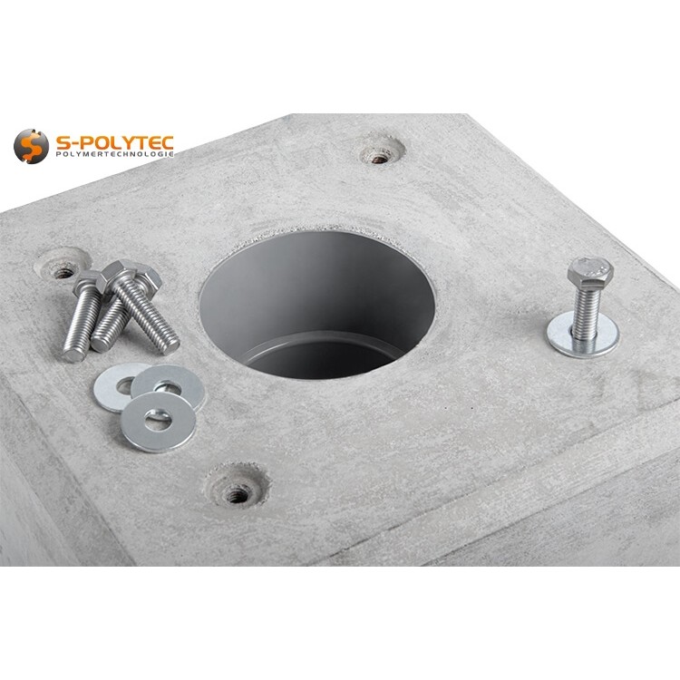 De ingegoten draadbussen zijn in grootte en afstand afgestemd op de steunpalen van onze terrasoverkappingen