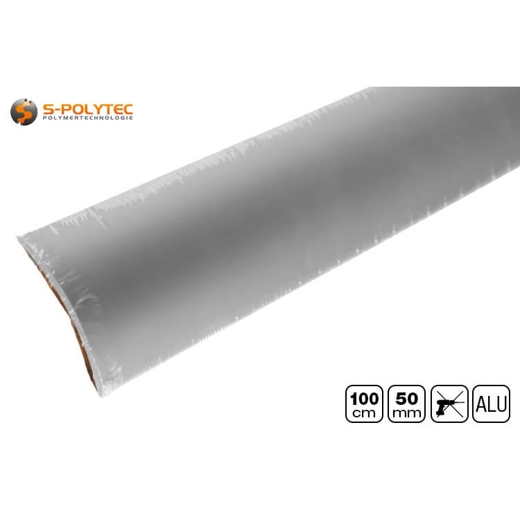 De 50mm vloerprofielen zijn individueel in krimpfolie verpakt om de gladde, matte aluminium oppervlakken te beschermen