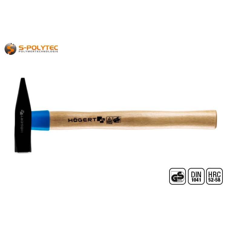 De typische kopvorm van de slotenmakershamer, bestaande uit een steel en een vin, is gesmeed uit één stuk staal