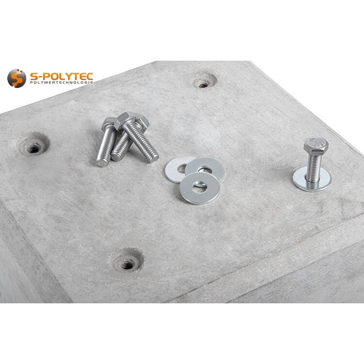 De draadbussen passen bij de voetplaat van de steunpalen van onze terrasoverkappingen