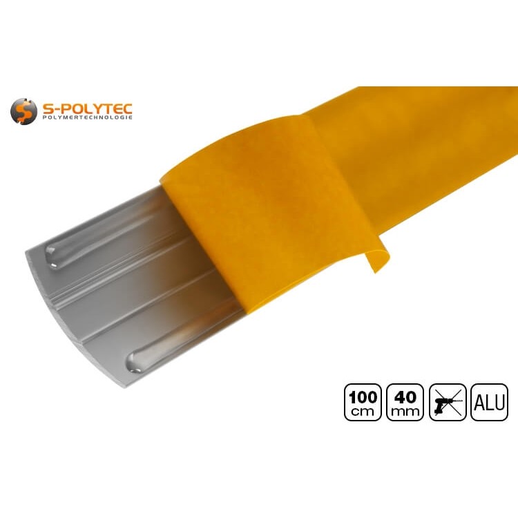 De 40mm brede zelfklevende aluminium vloerprofielen zijn verkrijgbaar in zilver, sahara, goud of mat roestvrij staal