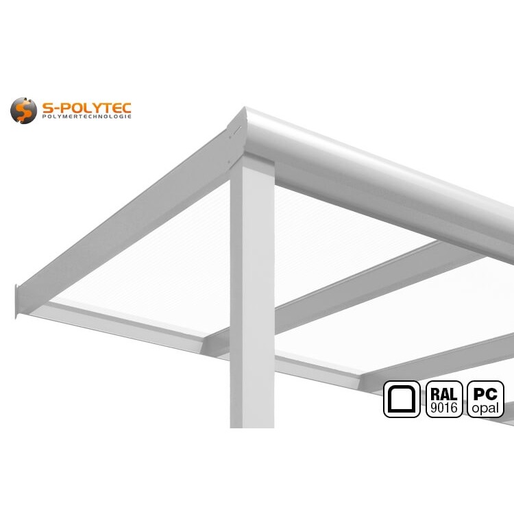 Aluminium terrasdak in wit (RAL 9016) met afgeronde profielvorm en opalen polycarbonaat dubbelwandige platen