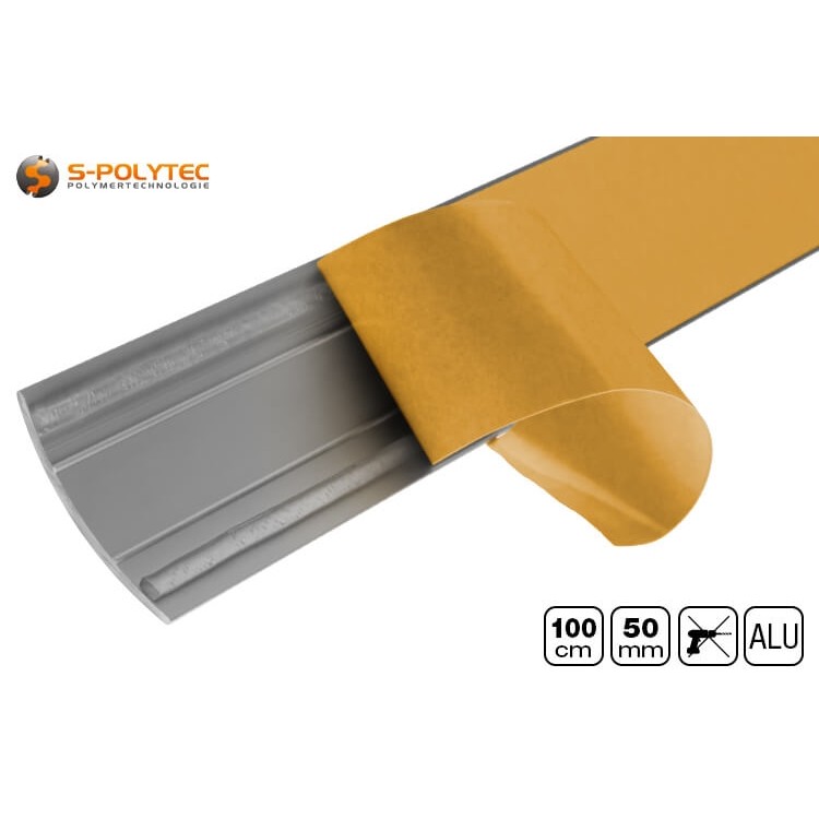 De 50mm brede zelfklevende aluminium vloerprofielen zijn verkrijgbaar in zilver of mat roestvrij staal