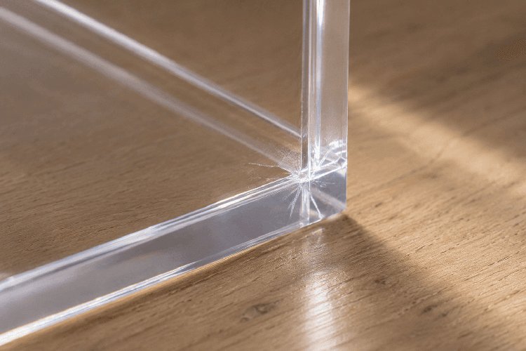 Spanningsscheur in een onder spanning verlijmde acrylglashoek